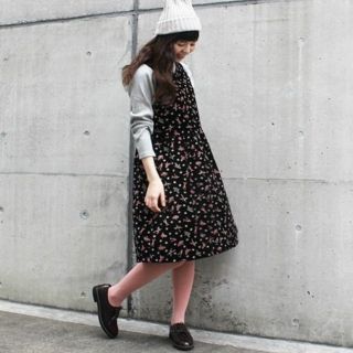 ドットアンドストライプスチャイルドウーマン(Dot&Stripes CHILDWOMAN)のベロアウィンタープリント  Ｖネックノースリワンピース(ひざ丈ワンピース)