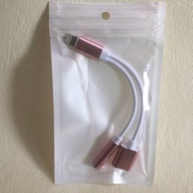 
ピンクのみ！2ポート付き♡変換ケーブル♡iPhone7Plus変換アダプタ
 スマホ/家電/カメラのスマホアクセサリー(ストラップ/イヤホンジャック)の商品写真