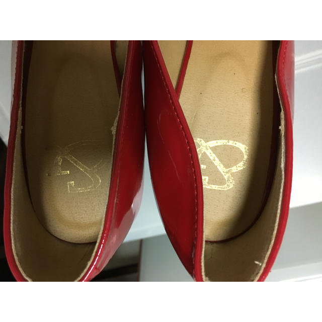 &byP&D(アンドバイピーアンドディー)のP&D  真っ赤なリボンパンプス  美品 レディースの靴/シューズ(ハイヒール/パンプス)の商品写真