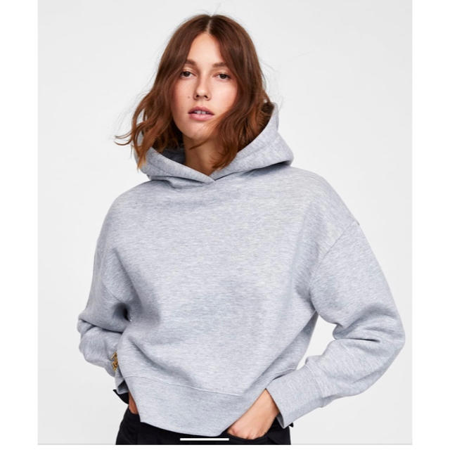 ZARA(ザラ)のZARA クロップド丈フード付きトップス レディースのトップス(パーカー)の商品写真