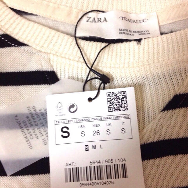 ZARA(ザラ)のZARA ボーダー 白 黒 未使用タグ付 レディースのトップス(トレーナー/スウェット)の商品写真