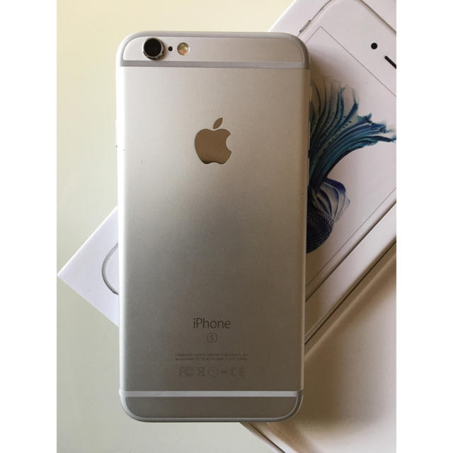 Apple(アップル)のiPhone 6s silver 64GB スマホ/家電/カメラのスマートフォン/携帯電話(スマートフォン本体)の商品写真