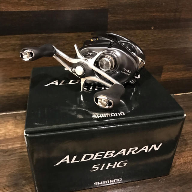 SHIMANO(シマノ)のシマノ アルデバラン ５1ＨＧ 左巻き 新品 限界価格 スポーツ/アウトドアのフィッシング(リール)の商品写真