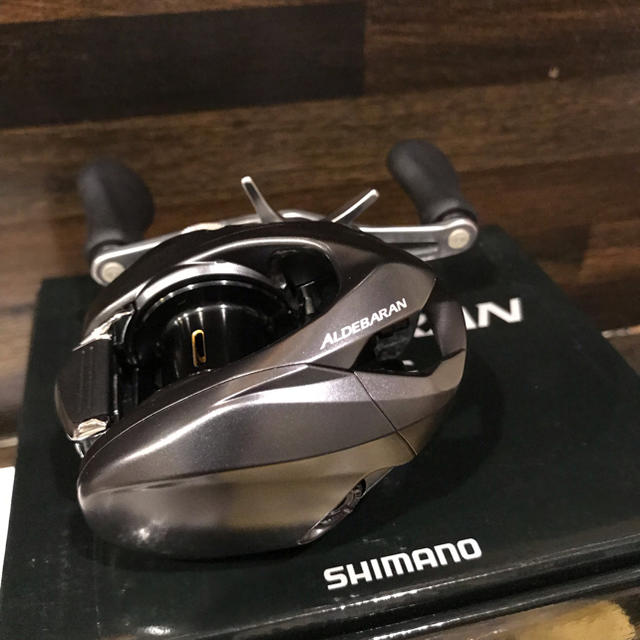 SHIMANO(シマノ)のシマノ アルデバラン ５1ＨＧ 左巻き 新品 限界価格 スポーツ/アウトドアのフィッシング(リール)の商品写真