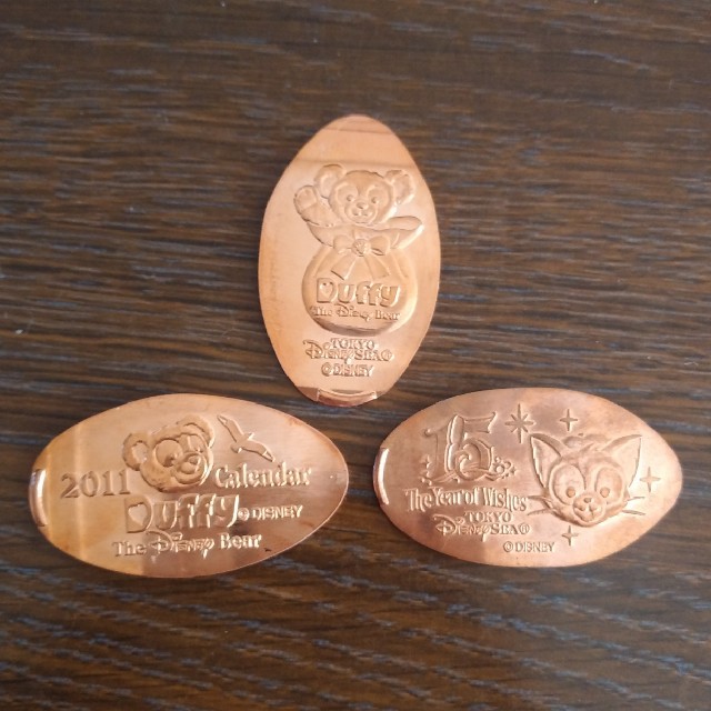 ダッフィー(ダッフィー)のダッフィー　スーベニアメダル三枚セット エンタメ/ホビーのおもちゃ/ぬいぐるみ(キャラクターグッズ)の商品写真
