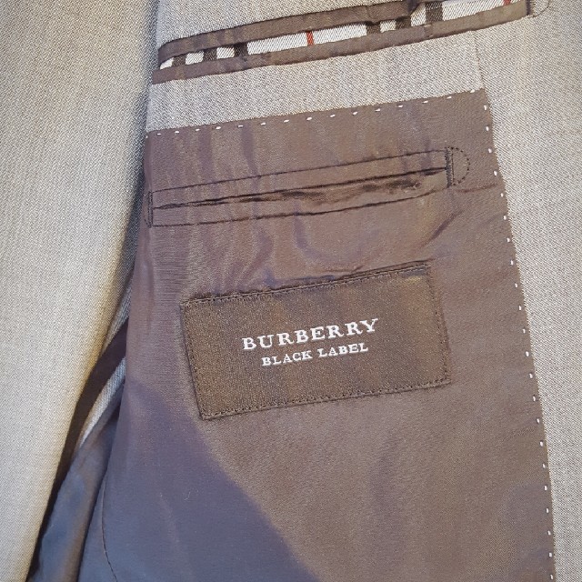 BURBERRY BLACK LABEL(バーバリーブラックレーベル)の【送料込】バーバリーブラックレーベル 3ピーススーツ メンズのスーツ(セットアップ)の商品写真