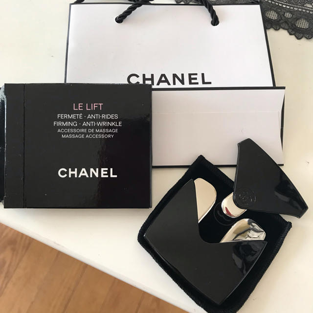 CHANEL(シャネル)の新品CHANELマッサージツール コスメ/美容のスキンケア/基礎化粧品(フェイスローラー/小物)の商品写真