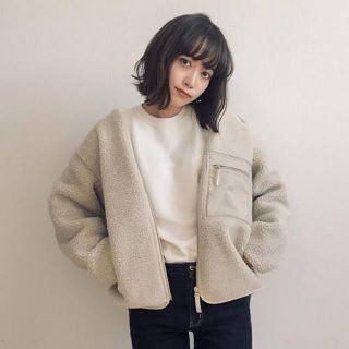 ユニクロ(UNIQLO)のユニクロ UNIQLO U ボアフリースカーディガン ベージュ M(ブルゾン)