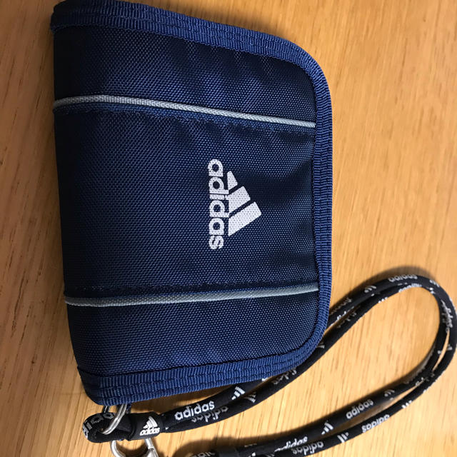 adidas(アディダス)のキッズ財布 キッズ/ベビー/マタニティのこども用ファッション小物(財布)の商品写真