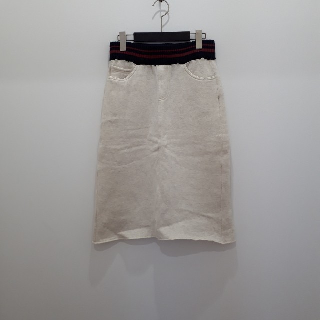 PHEENY(フィーニー)のPHEENY　スリット　スカート　フィーニー レディースのスカート(ひざ丈スカート)の商品写真