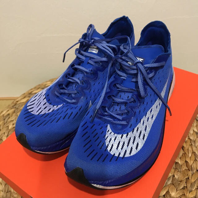 NIKE(ナイキ)のNIKE ヴェイパーフライ4% 27センチ スポーツ/アウトドアのランニング(シューズ)の商品写真