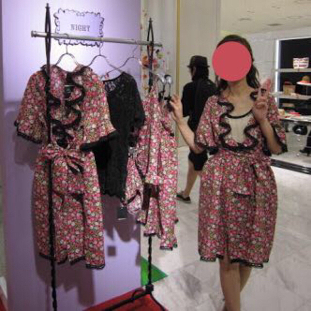 ANNA SUI(アナスイ)のANNASUIアナスイ ガウン 値下げ！ レディースのルームウェア/パジャマ(ルームウェア)の商品写真