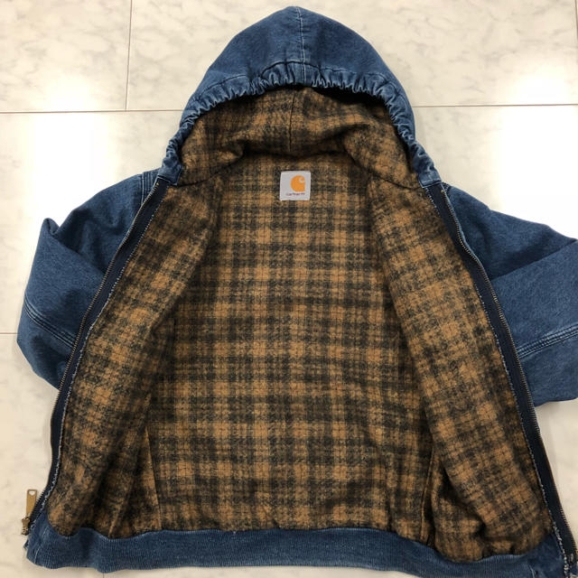 carhartt(カーハート)のカーハート carhartt キッズアウター キッズ/ベビー/マタニティのキッズ服男の子用(90cm~)(ジャケット/上着)の商品写真