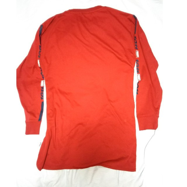 FILA(フィラ)のkiki様M　FILA 長袖Tシャツ 袖にロゴ 赤 レディースのトップス(Tシャツ(長袖/七分))の商品写真