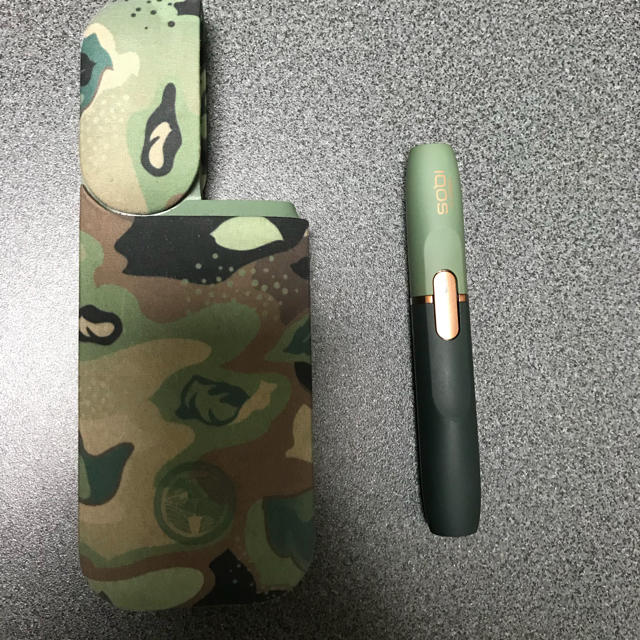 A BATHING APE(アベイシングエイプ)のIQOS Nigoコラボ カモ柄  メンズのファッション小物(タバコグッズ)の商品写真