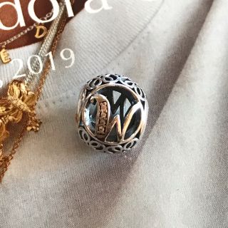 スワロフスキー(SWAROVSKI)のパンドラ PANDORAイニシャル Ｗ チャーム(チャーム)