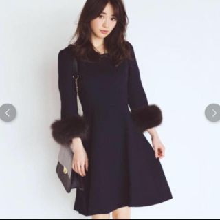 レッセパッセ(LAISSE PASSE)の新品★レッセパッセ 袖ファーワンピース Sサイズ ネイビー★(ひざ丈ワンピース)