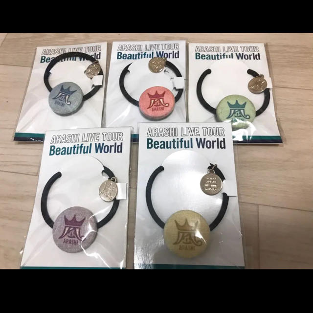 嵐(アラシ)の嵐 beautiful World ヘアゴム 会場限定 エンタメ/ホビーのタレントグッズ(アイドルグッズ)の商品写真