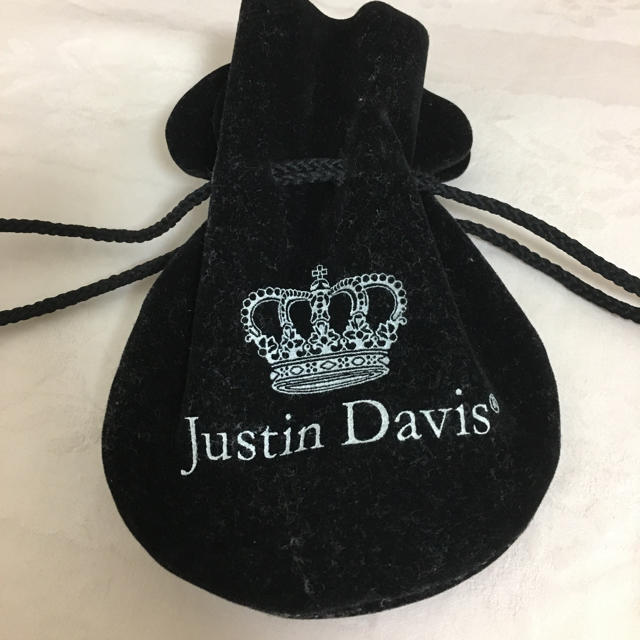 Justin Davis 王冠モチーフネックレス