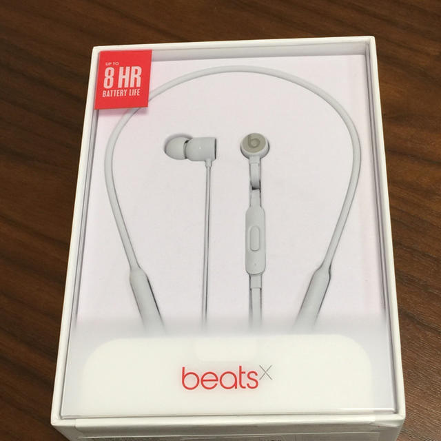 Apple(アップル)のbeats X イヤフォン スマホ/家電/カメラのオーディオ機器(ヘッドフォン/イヤフォン)の商品写真