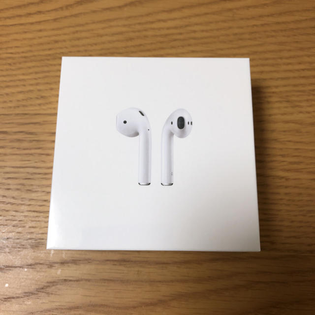 Apple(アップル)のApple AirPods (MMEF2J/A) スマホ/家電/カメラのオーディオ機器(ヘッドフォン/イヤフォン)の商品写真