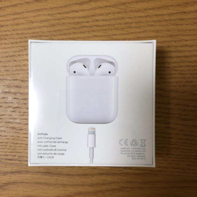 Apple(アップル)のApple AirPods (MMEF2J/A) スマホ/家電/カメラのオーディオ機器(ヘッドフォン/イヤフォン)の商品写真