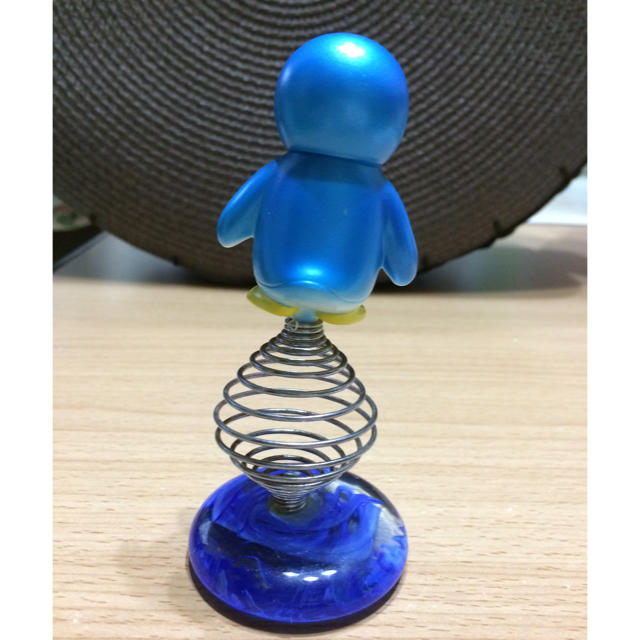 バネ付きペンギン エンタメ/ホビーのおもちゃ/ぬいぐるみ(キャラクターグッズ)の商品写真