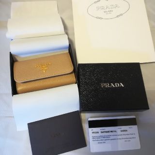 プラダ(PRADA)のPRADA 1PG222 SABBIA　プラダ　キーケース　ベージュ(キーケース)