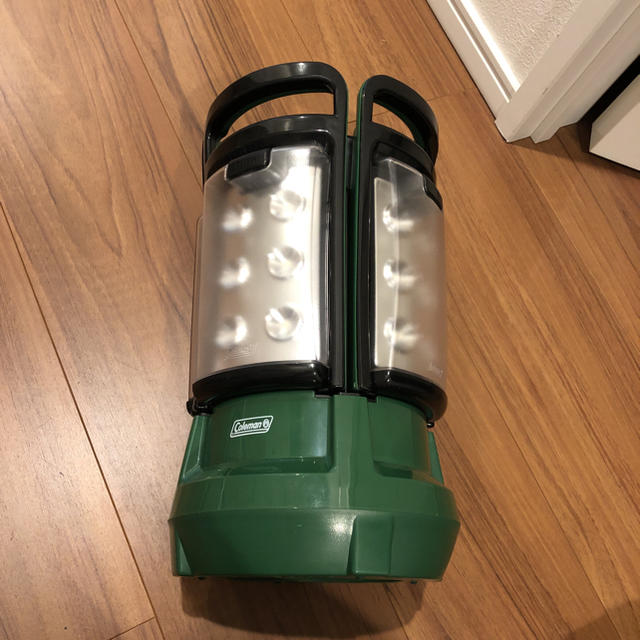 Coleman(コールマン)のCOLEMAN コールマン LED QUAD LANTERN ELITE スポーツ/アウトドアのアウトドア(ライト/ランタン)の商品写真