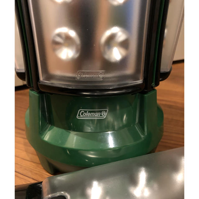 Coleman(コールマン)のCOLEMAN コールマン LED QUAD LANTERN ELITE スポーツ/アウトドアのアウトドア(ライト/ランタン)の商品写真