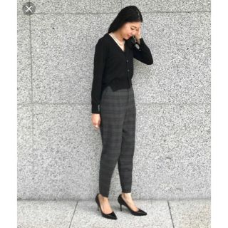 ユナイテッドアローズ(UNITED ARROWS)の美品 黒色 ASTRAET イレギュラーヘムカーディガン(ニット/セーター)