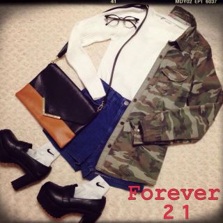 フォーエバートゥエンティーワン(FOREVER 21)のカモフラ柄ライトアウター(スプリングコート)