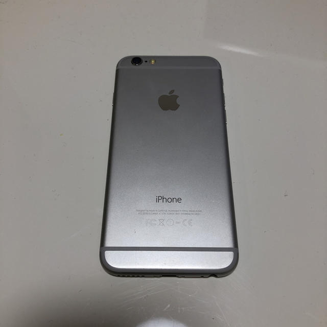 Apple(アップル)のiPhone6 128GB  シルバー docomo 美品 スマホ/家電/カメラのスマートフォン/携帯電話(スマートフォン本体)の商品写真