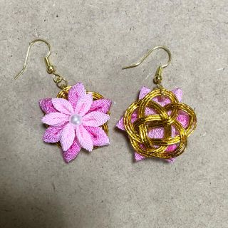 つまみ細工 揺れるピアス 新品未使用 ハンドメイド(ピアス)