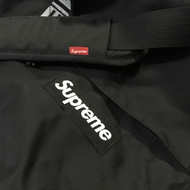 Supreme(シュプリーム)のSupreme 18SS Duffle Bag 普通サイズ ブラック メンズのバッグ(ドラムバッグ)の商品写真