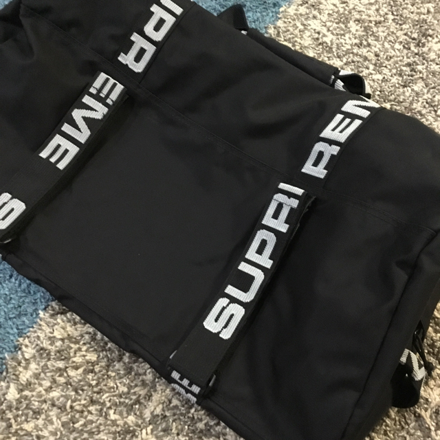 Supreme(シュプリーム)のSupreme 18SS Duffle Bag 普通サイズ ブラック メンズのバッグ(ドラムバッグ)の商品写真