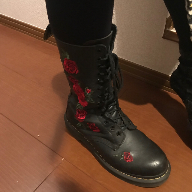 Dr.Martens - ドクターマーチン 薔薇 刺繍ブーツの通販 by ハッピー