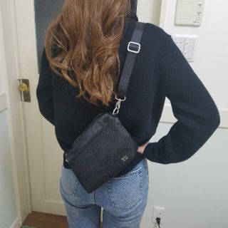 アズールバイマウジー(AZUL by moussy)の【非売品】アズール ボディバッグ ショルダーバッグ 美品(ショルダーバッグ)