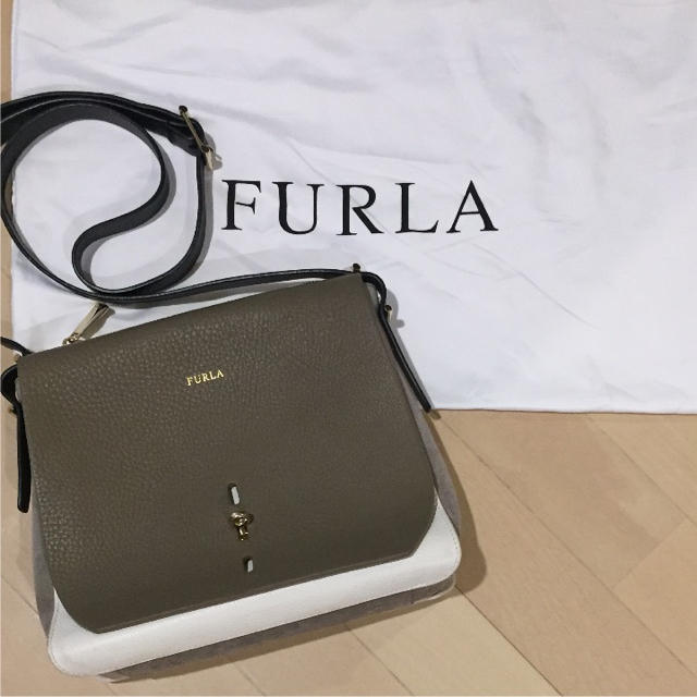 Furla(フルラ)の美品！FURLAショルダーバック レディースのバッグ(ショルダーバッグ)の商品写真