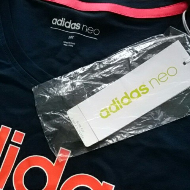 adidas(アディダス)の値下げ　新品　アディダス　長袖TシャツＬ レディースのトップス(Tシャツ(長袖/七分))の商品写真