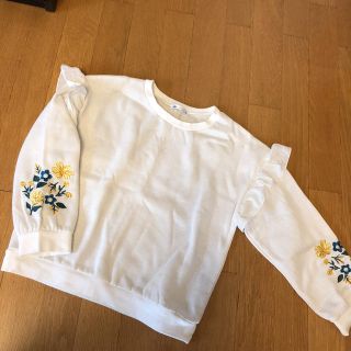 イッカ(ikka)のikka  裏起毛 肩フリル袖刺繍💕ジェニー レピピ アルジー サイズ150(Tシャツ/カットソー)