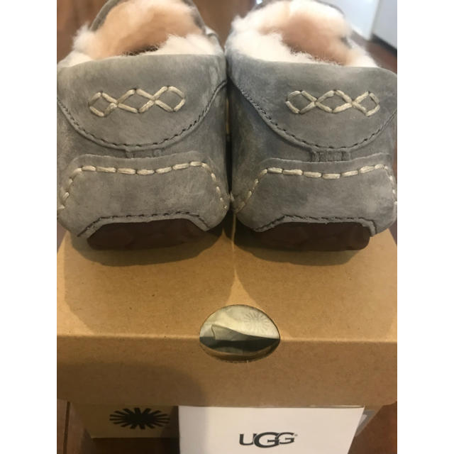 UGG(アグ)の【新品未使用】アグ アンスレー グレー レディースの靴/シューズ(スリッポン/モカシン)の商品写真