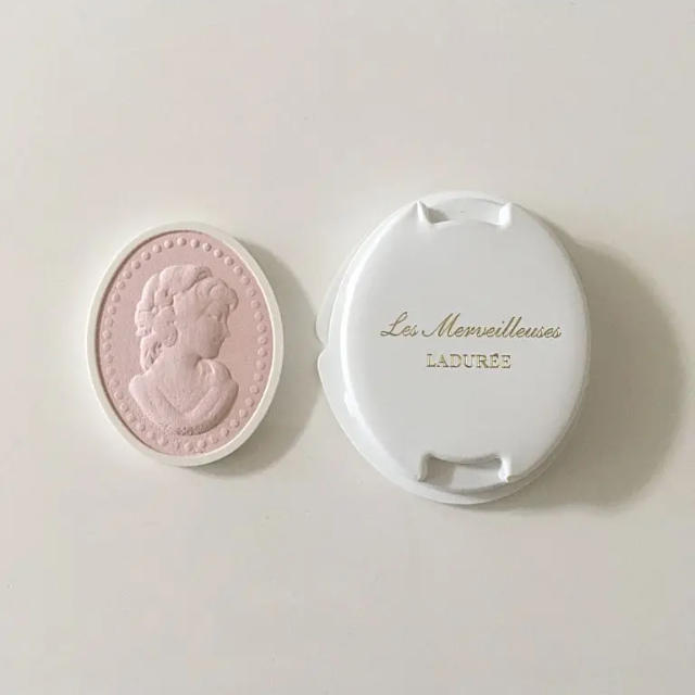 Les Merveilleuses LADUREE(レメルヴェイユーズラデュレ)のLes Merveilleuses LADURÉE コスメ/美容のベースメイク/化粧品(チーク)の商品写真