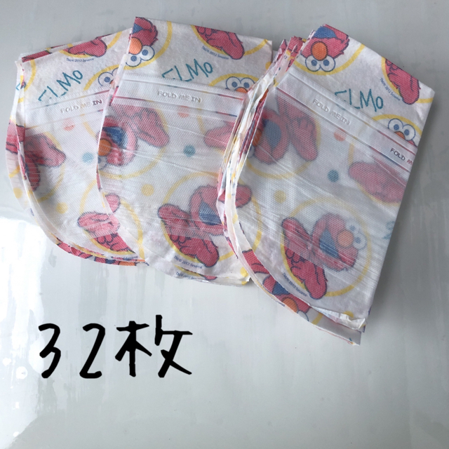 コストコ(コストコ)のコストコ エプロン 32枚 キッズ/ベビー/マタニティの授乳/お食事用品(お食事エプロン)の商品写真