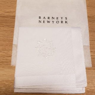 バーニーズニューヨーク(BARNEYS NEW YORK)のイニシャル刺繍ハンカチ(ハンカチ/ポケットチーフ)