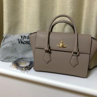 ヴィヴィアンウエストウッド(Vivienne Westwood)の【送料込み】ヴィヴィアンウエストウッド サフィアーノ バッグ ベージュ シンプル(ハンドバッグ)