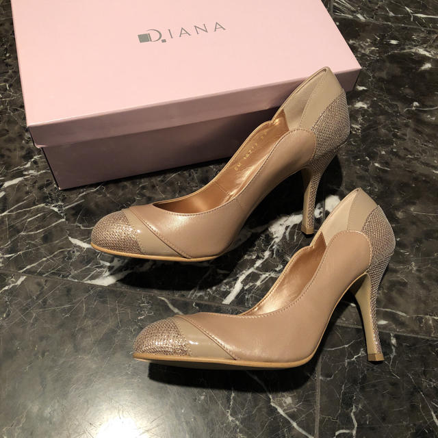 DIANA(ダイアナ)のダイアナ 新品 パンプス ヒール レディースの靴/シューズ(ハイヒール/パンプス)の商品写真