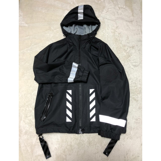 MONCLER(モンクレール)のyさん専用moncler × off white マウンテンジャケット 本物 メンズのジャケット/アウター(マウンテンパーカー)の商品写真