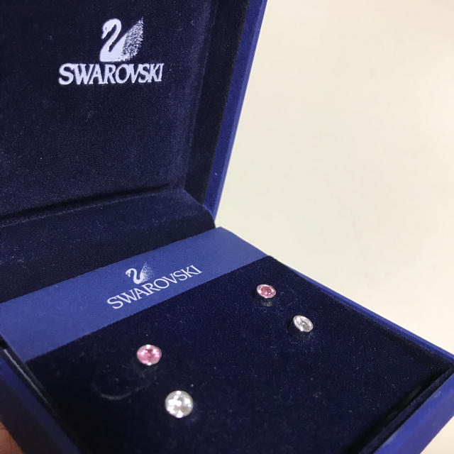 SWAROVSKI(スワロフスキー)のかおるん様専用SWAROVSKIピアス2つセット レディースのアクセサリー(ピアス)の商品写真