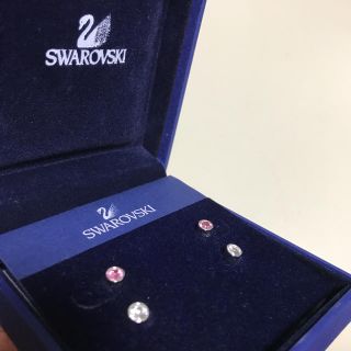 スワロフスキー(SWAROVSKI)のかおるん様専用SWAROVSKIピアス2つセット(ピアス)